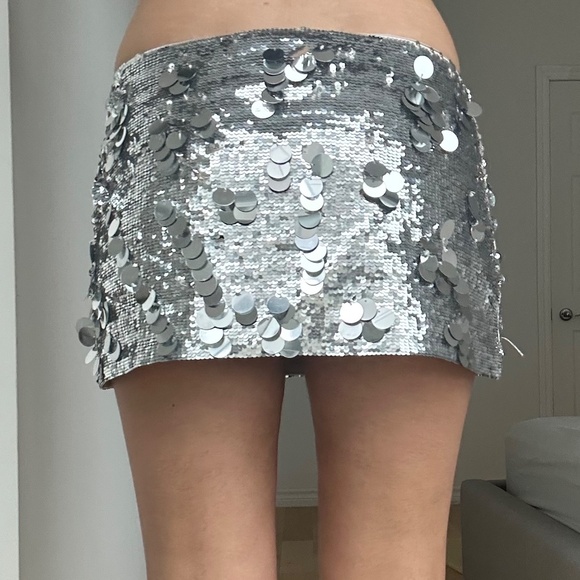 DANIELLE GUIZIO LOW RISE PAILLETTE SKIRT IN SILVER - Picture 3 of 7